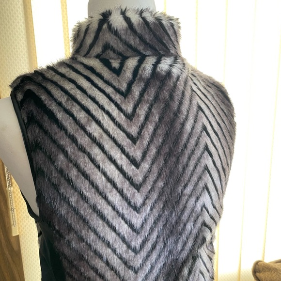 Guess Y2K fuzzy faux fur and vegan leather vest - Picture 3 of 7